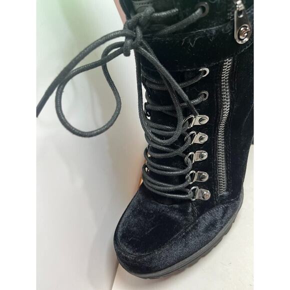 NEW Guess Kevin Women’s Black Chunky Heel Ankle Boots Size 9 Charm - Picture 4 of 6